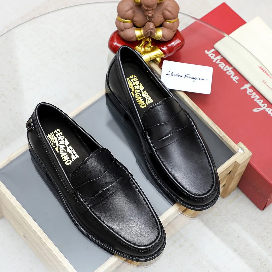 Men's shoes💰420 🔥Ferragamo's new men's casual slip-on shoes🇨🇳Official website original 1:1 mold, original quality💯Fine workmanship, high-end luxury☘The upper is made of imported Italian mercerized cow suede🌴🐑leather lining🍓Rubber wear-resistant and non-slip outsole, breathable and comfortable to wear🍍The first choice for high-end men, black, size 38-45...